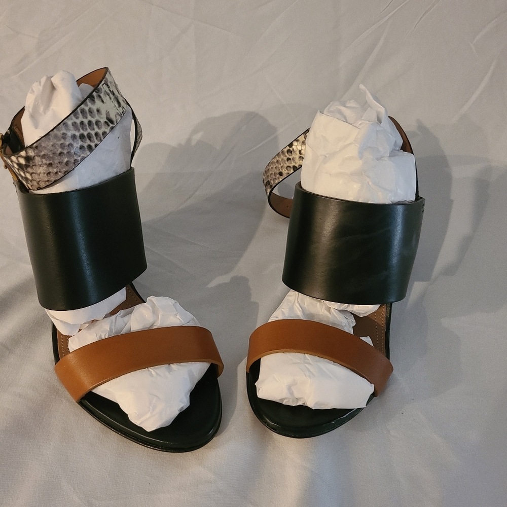 BCBG Wedge Snake